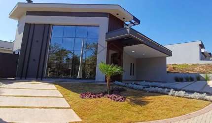 Casa de alto padrão em condomínio à venda em Indaiatuba-SP, bairro Colinas de Indaiatuba! 3 quartos, 3 suítes, 2 salas, 4 banheiros, 5 vagas, 187,15m².