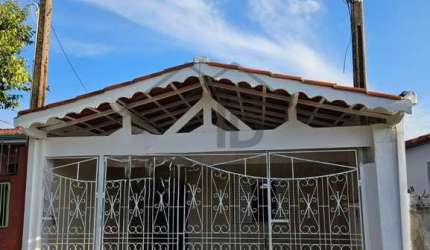 Imperdível: Casa à venda em Indaiatuba-SP, Jardim São Francisco - 2 quartos, 1 suíte, 1 vaga de garagem, 104m².
