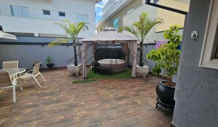 Excelente casa a venda no condominio GREEN VIEW VILLAGE - ITAICI INDAIATUBA! Terreno de 300 metros - 3 dormi 1 suíte e quintal amplo com ofurô.