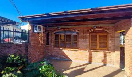 Casa com 3 dormitórios, 150 m² -