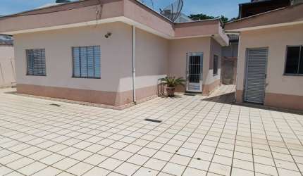 Casa Térrea com Ponto Comercial