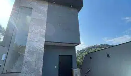 - Excelente Casa Localizada na Villas do Jaguari - Santana de Parnaíba