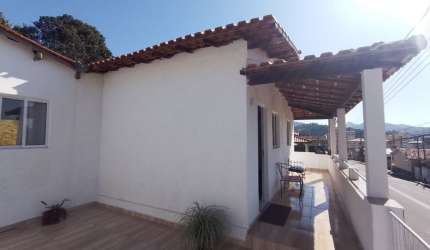 Casa com 3 dormitórios no centro de Lindóia