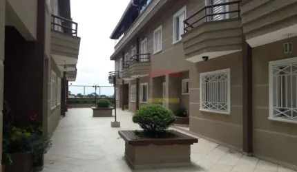 Sobrado triplex com 3 dormitórios 1 suite 4 vagas. Condomínio Fechado