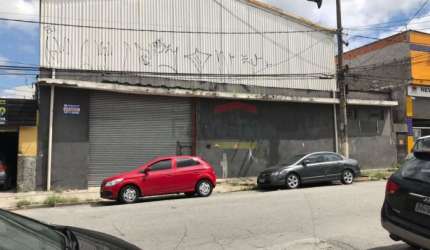 Galpão próximo com pé direito de 5,50m em local estratégico .