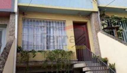 Sobrado em Santana com 2 dormitórios, 2 vagas.