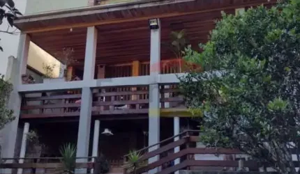 Linda Casa á venda na serra da Santa da Inês  - 3 quartos e 7 vagas de garagem