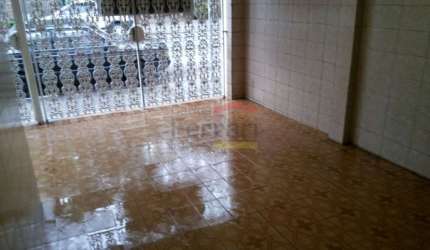 CASA BASTANTE ESPAÇOSA COM 04 DORMITÓRIOS