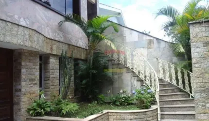 LINDA CASA DE ALTO PADRÃO  COM  06 SUÍTES