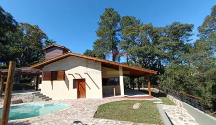 Casa Térrea na Serra da Cantareira, 3 suítes, piscina.