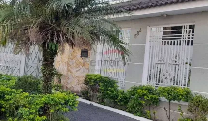 Sobrado  4 dormitórios  4 suites  3 vagas  450m²