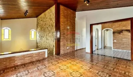 Casa localizada no Condomínio Vale do Atibaia  -