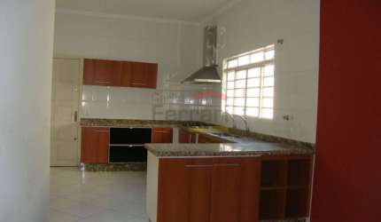 Casa térrea região Vila Paulicéia