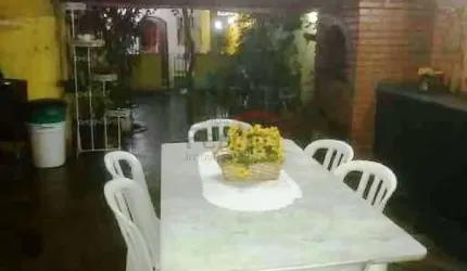 SOBRADO COM 03 SUÍTES, 04 VAGAS, E EDÍCULA COM 02 SUÍTES.