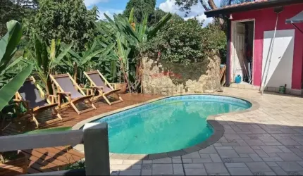 Linda casa de padrão rústico no Condomínio Parque Suíça, em meio a Serra da Cantareira com 133m²  de