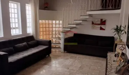 IMÓVEL NO JARDIM TREMEMBÉ, SÃO 2 CASAS NO MESMO TERRENO COM 143 M2, POSSUI  2 VAGAS COBERTAS
