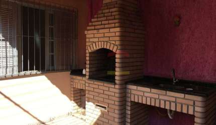 Vende se Casa Térrea No Imirim, Com 3 Dormitórios, Vagas pra 4 Carros e Edícula