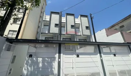 Sobrado localizado no Lauzane Paulista com três suítes, churrasqueira e duas vagas.