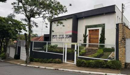 Sobrado nas Palmas do Tremembé, com 5 quartos, 8 vagas de garagem e piscina
