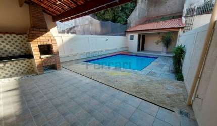 Sobrado a venda no Jardim Paraiso - 4 suítes, piscina, quintal e 5 vagas!