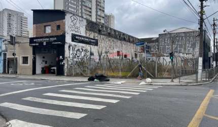 Terreno comercial com 360M², excelente localização e em via de grande fluxo de veículos.