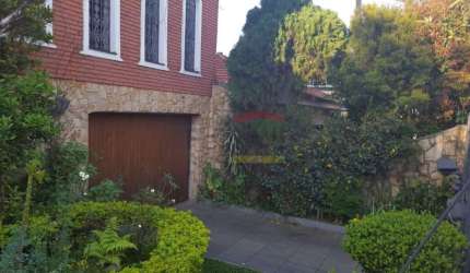 AMPLA CASA COM PISCINA E QUINTAL