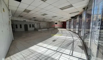 Salão comercial com 300m² para locação na Av. Imirim!