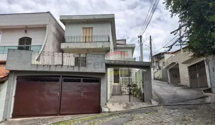 Sobrado amplo na Vila Nivi, 4 dormitórios, 3 vagas
