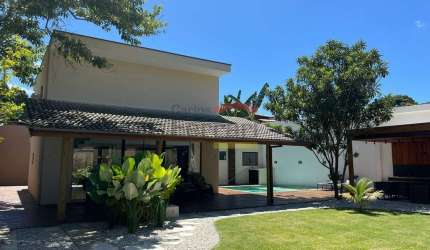 Casa de Alto Padrão a 300m da Praia de Boiçucanga - São Sebastião-SP
