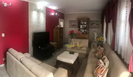 Casa a 600 metros do metro Penha de França.