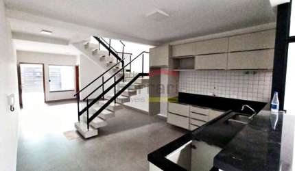 Sobrado estilo industrial no bairro da Água Fria, com 3 dorm. sendo 1 suíte e 2 vagas de garagem.