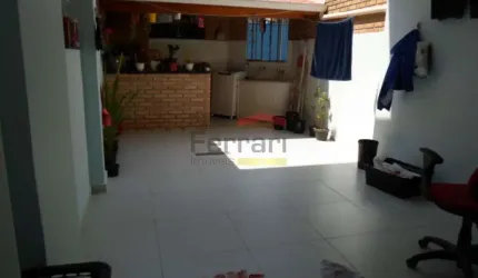 Sobrado com 3 dormitórios, sendo 1 suíte, 1 vaga e quintal com churrasqueira