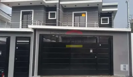 Sobrado no Jardim Guapira, com 3 quartos, 2 vagas e quintal com churrasqueira