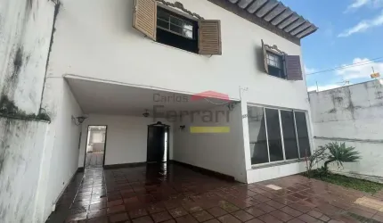 Amplo sobrado nas Palmas do Tremembe com 4 dormitórios, edícula, quintal, churrasqueira e 5 vagas.