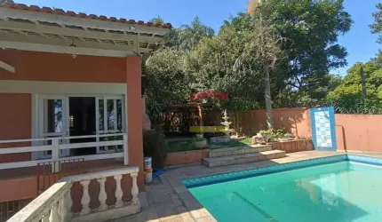Casa assobradada com piscina na Serra da Cantareira - Parque Petrópolis