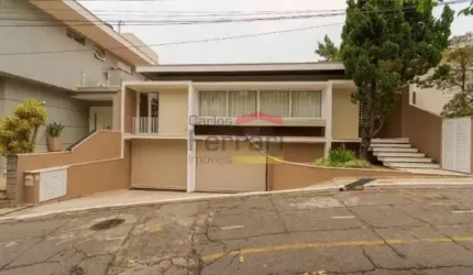Excelente sobrado em condomínio fechado.
