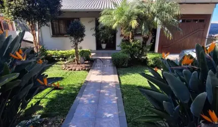 Casa com 5 quartos à venda no Santa Catarina, Caxias do Sul  por R$ 745.000
