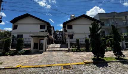 Casa com 3 quartos à venda no Sagrada Família, Caxias do Sul  por R$ 650.000
