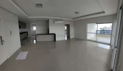 Apartamento com 03 suítes e 03 vagas de garagem no Condomínio Solar da Praça II no Centro de Canoas