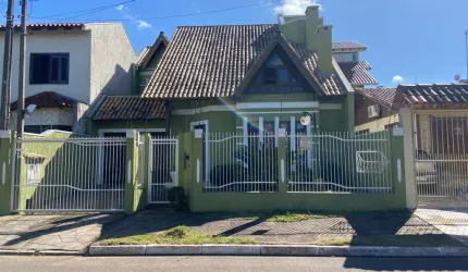 Sobrado com piscina no Moinhos de Vento