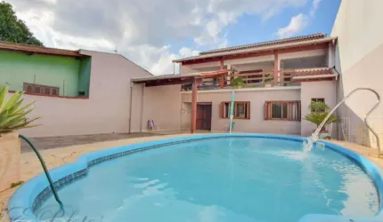 Casa com 5 Quartos e 3 banheiros à Venda