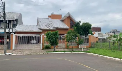 Excelente Sobrado c/ 5 Dormitórios (02 Suítes) no Bairro Moinhos de Vento