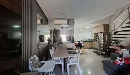 Sobrado em condomínio fechado