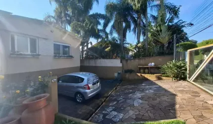 Oportunidade ! Casa 04 quartos  e amplo pátio Bairro Nossa Senhora das Graças