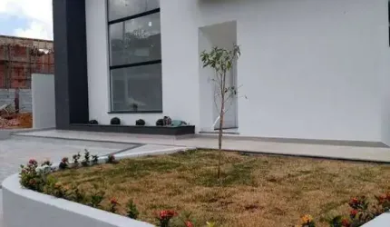 CASA TÉRREA, COM ÁREA GOURMET E PISCINA, EM CONDOMÍNIO FECHADO