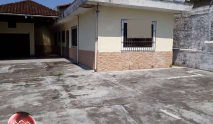 2 QUADRAS DA PRAIA - CASA ISOLADA SIMPLES NO VILAMAR EM PRAIA GRANDE - COM BOM QUINTAL.