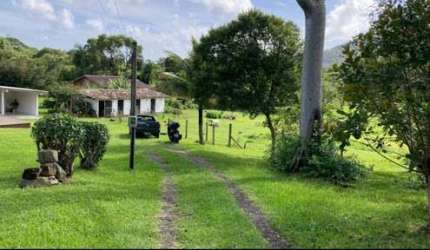 SITIO/ HARAS EM AREA URBANA EM FLORIANOPOLIS