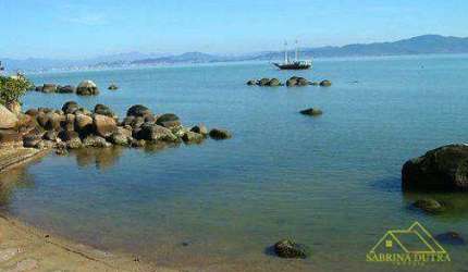 CASA FRENTE MAR PÉ NA AREIA EM SAMBAQUI FLORIANÓPOLIS