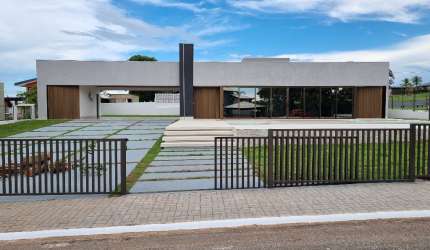 Maravilhosa casa térrea nova no Lago de Manso, Condomínio Portal das Águas