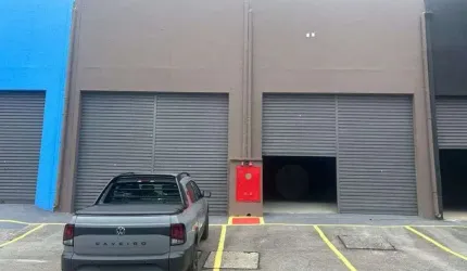 Loja ampla em condominio comercial / LOJA 04